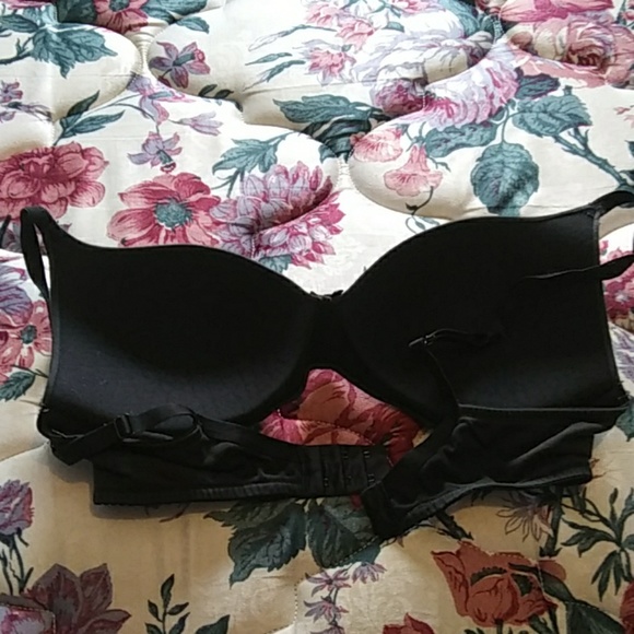 Black V.S. Bra - Picture 3 of 4